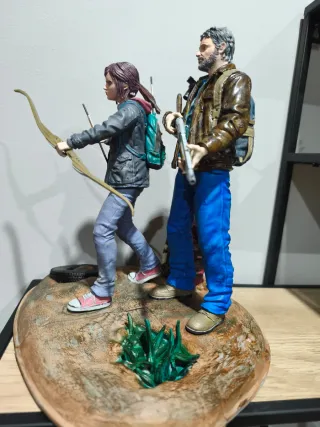 Figura Ellie y Joel The Last of Us