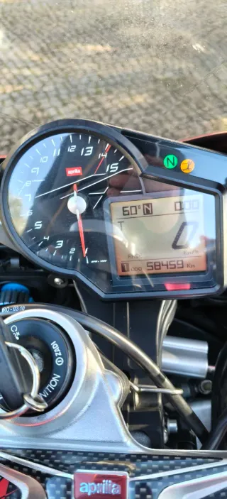 Aprilia RSV4 Factory 2011