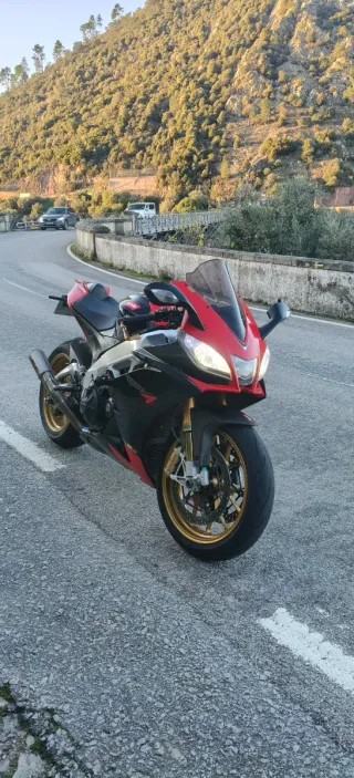 Aprilia RSV4 Factory 2011