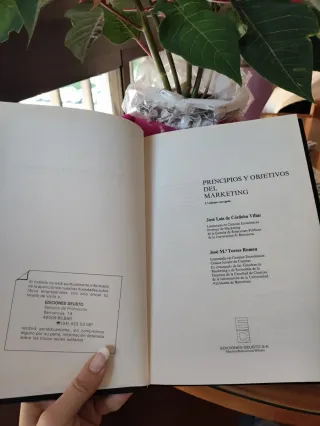 Colección libros estudios marketing economía empre