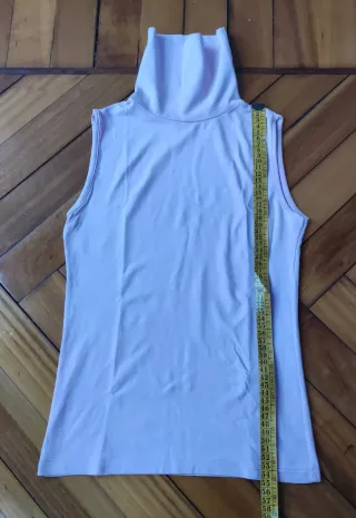 Camiseta cuello alto rosa sin mangas Talla S