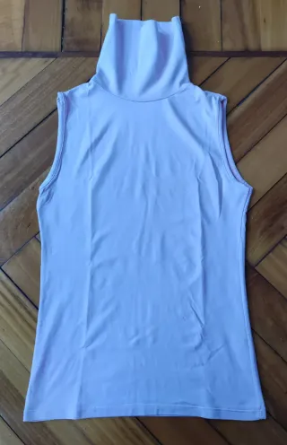 Camiseta cuello alto rosa sin mangas Talla S