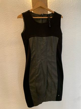 Vestido negro y gris sin mangas