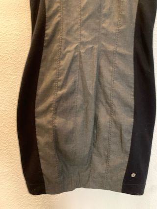 Vestido negro y gris sin mangas