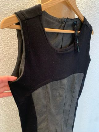 Vestido negro y gris sin mangas