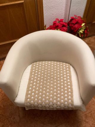 Sillón moderno muy cómodo blanco+ cojines