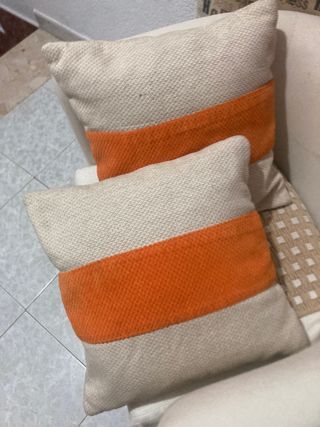 Sillón moderno muy cómodo blanco+ cojines