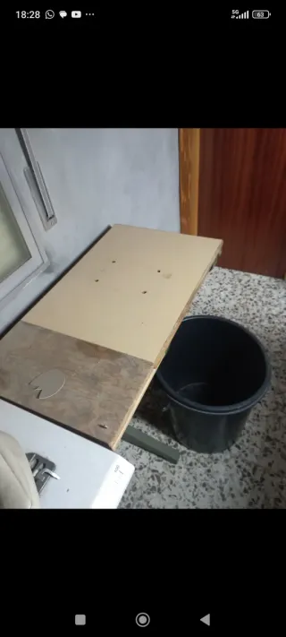 Lote banco de trabajoy mesas ( maquinaria no).