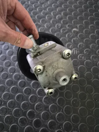 Bomba Dirección Asistida Volvo XC70