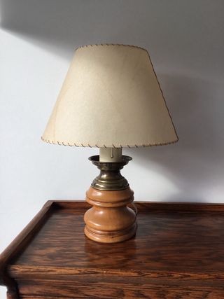 Lámpara de mesa madera y latón