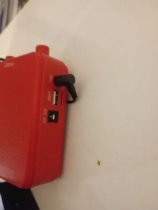 Amplificador de voz rojo