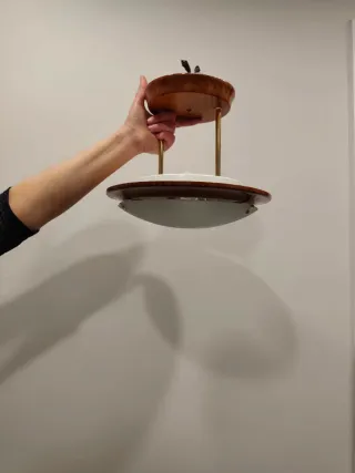 Lámpara de madera y cristal