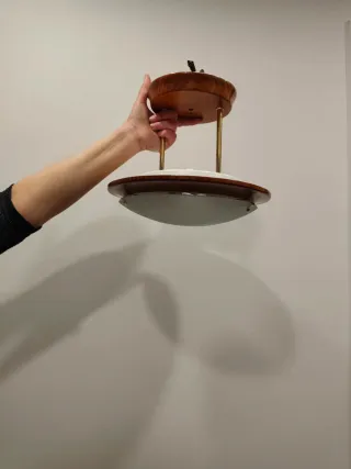 Lámpara de madera y cristal