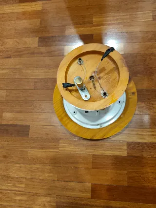 Lámpara de madera y cristal