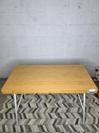 Escritorio bambú IKEA