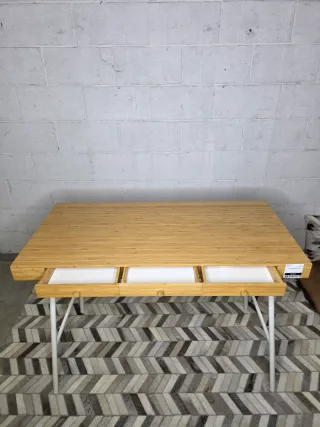 Escritorio bambú IKEA