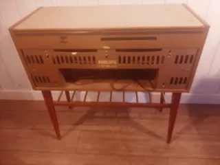 Radio antigua de madera