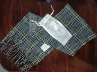 Bufanda de cuadros gris y amarilla