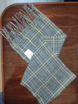 Bufanda de cuadros gris y amarilla