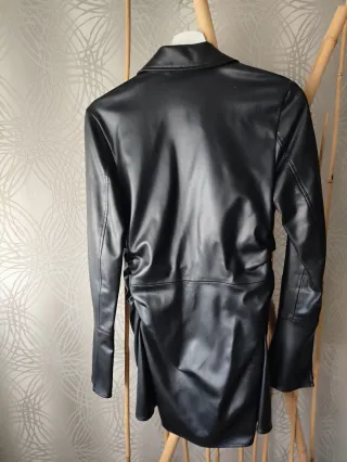 Chaqueta Zara efecto piel negra T.XS