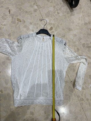 Blusa romántica de encaje b beis