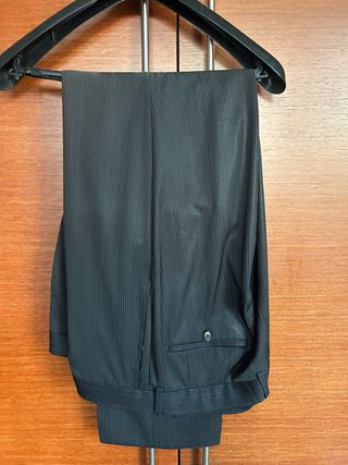 Traje Hugo Boss Rayas Negras Talla 54