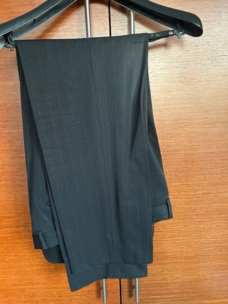 Traje Hugo Boss Rayas Negras Talla 54