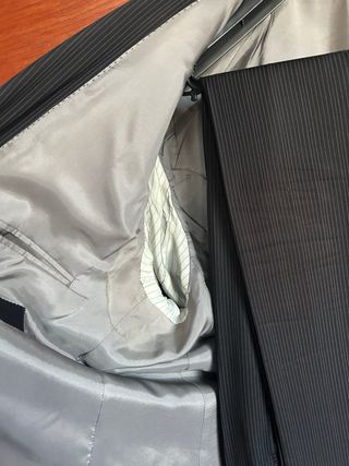 Traje Hugo Boss Rayas Negras Talla 54