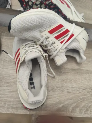 Zapatillas Adidas Blancas y Rojas