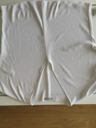 Camiseta blanca punto escote pico