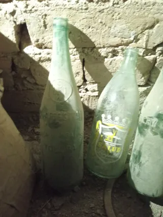 Botella antigua de cristal verde