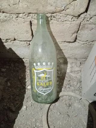 Botella antigua de cristal verde
