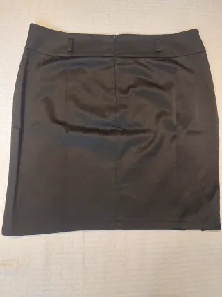 Minigonna nera in raso con spacchi