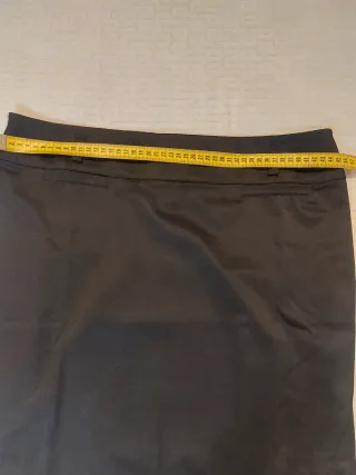 Minigonna nera in raso con spacchi