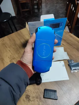 PSP Slim 3004 Blu Vibrante