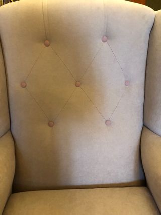 Sillón orejero beige rosado sin usar