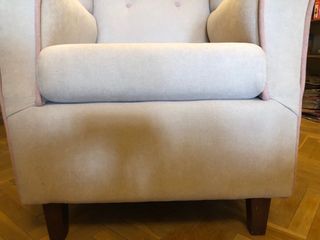 Sillón orejero beige rosado sin usar