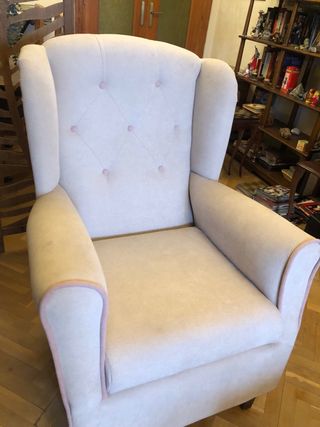 Sillón orejero beige rosado sin usar