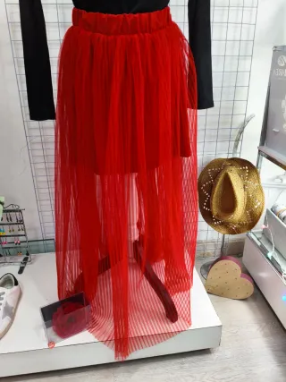 Falda tul roja y body negro Talla L