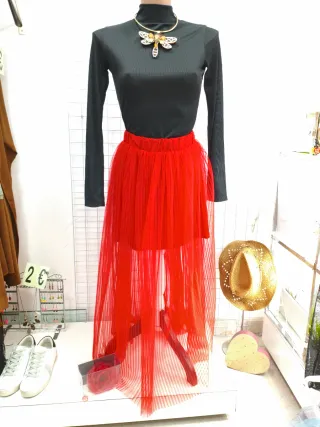 Falda tul roja y body negro Talla L