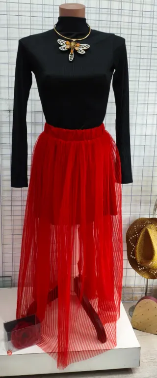 Falda tul roja y body negro Talla L