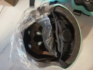 Casco y protecciones Nomady Kids