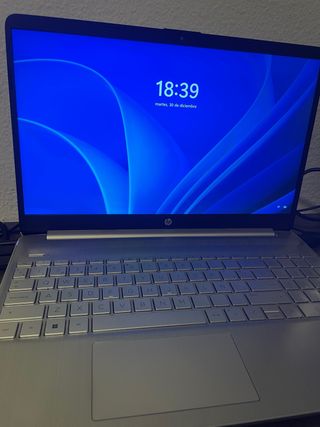 HP Laptop 15s-eq2xxx Ryzen 7 5700 4GB RAM