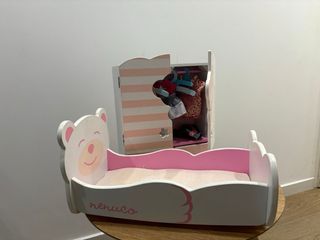 Armario Nenuco Madera Oso Rosa. CON VESTIDOS.