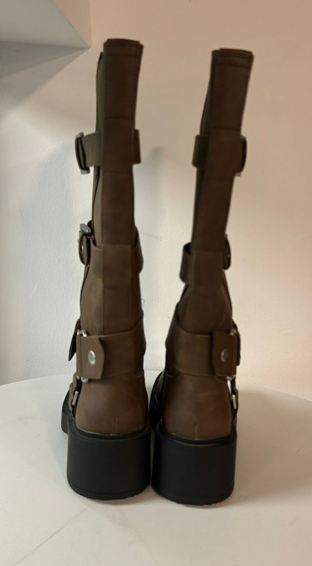 Botas altas marrones con hebillas - miniatura 3