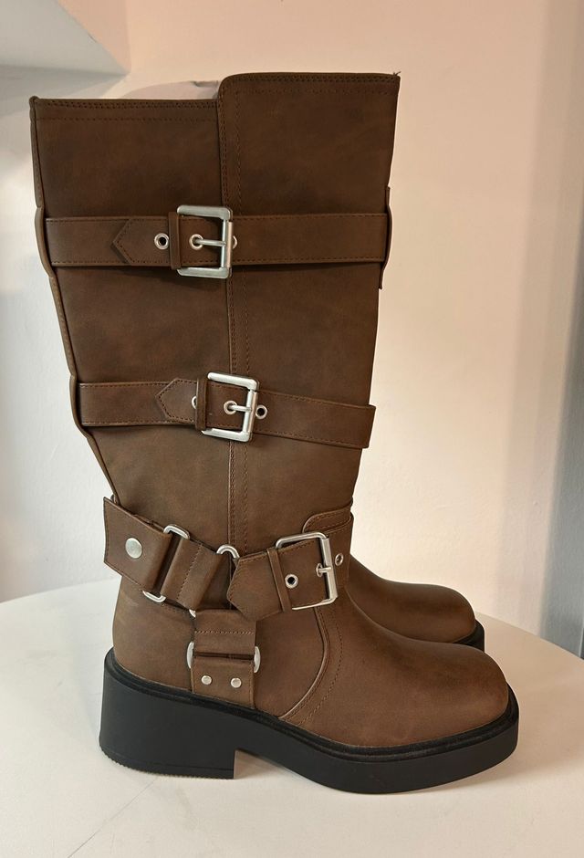 Botas altas marrones con hebillas - miniatura 2