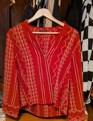 Camisa Zara roja bordada