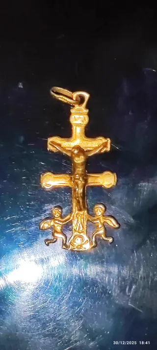 Colgante Cruz Oro con Ángeles