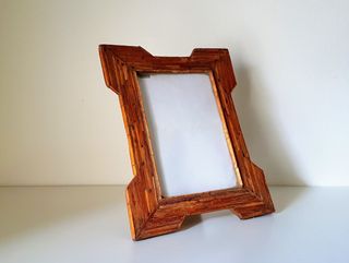 Moldura antiga XX artesanal feita com fósforos