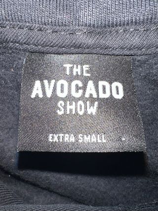 Sudadera negra con capucha y logo de aguacate